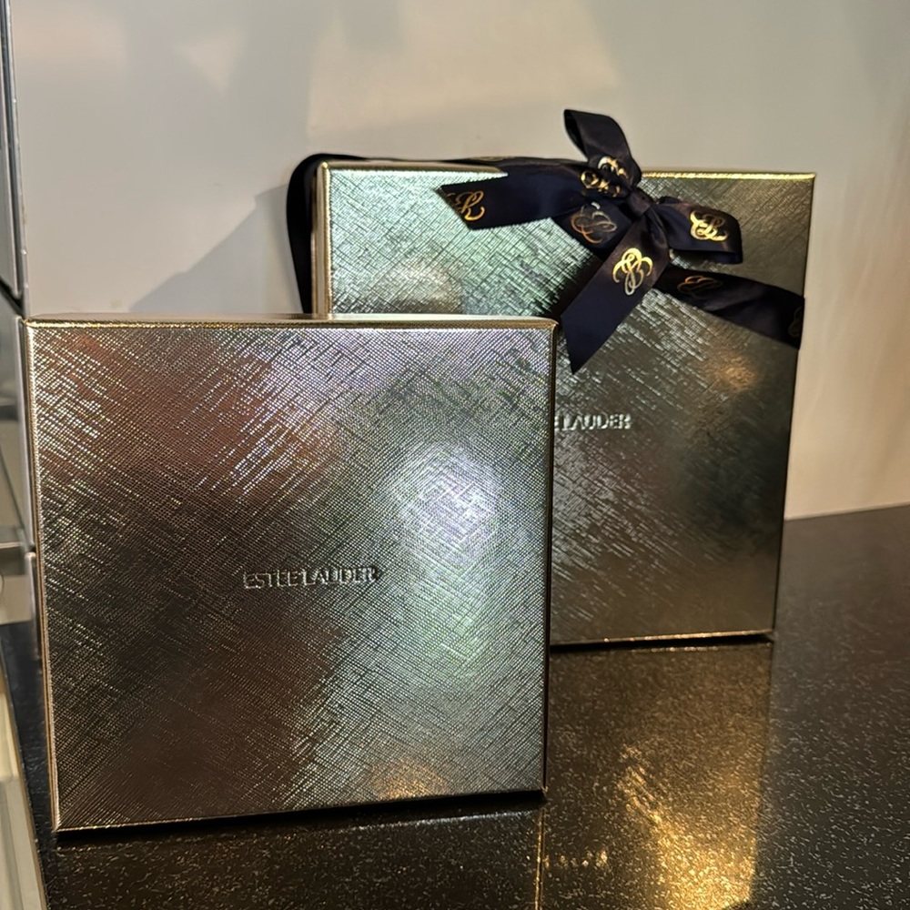Estée Lauder packaging boxes